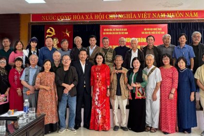 Các VNS chụp ảnh chung trong buổi Lễ khai mạc