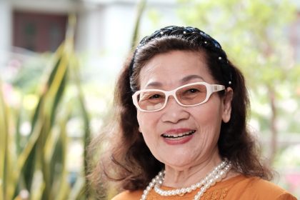 Nữ sĩ Đặng Nguyệt Anh