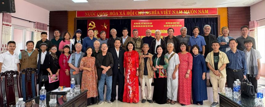 Các VNS chụp ảnh chung trong buổi Lễ khai mạc