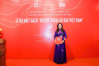 Nhà thơ Thanh Thường với cuốn sách ảnh “Huyền thoại Áo dài Việt Nam”