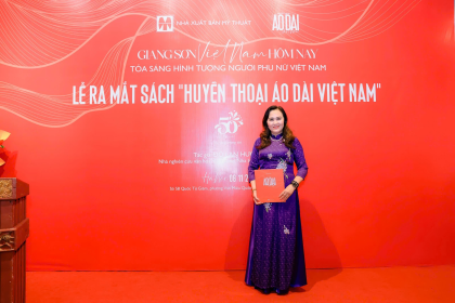 Nhà thơ Thanh Thường với cuốn sách ảnh “Huyền thoại Áo dài Việt Nam”