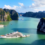 Du thuyền Grand Pioneers trong lòng vịnh Hạ Long