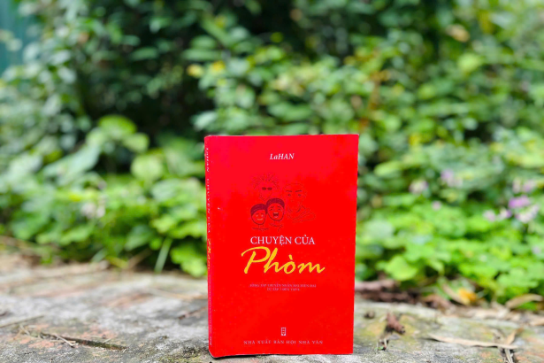 “Chuyện của Phòm” – tổng tập truyện ngắn hài hiện đại (từ tập 5 đến tập 8) ra mắt năm 2025 – Nhà xuất bản Hội Nhà văn.