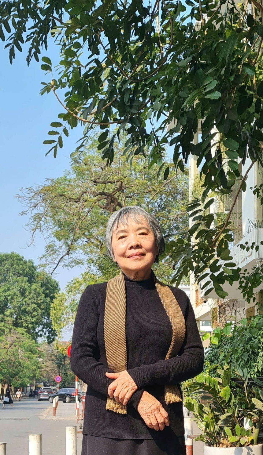 Tác giả bài viết – Thái Thị Hải - Cựu giáo viên Văn trường PTTH chuyên Ngữ, Đại học ngoại ngữ, Đại học Quốc gia Hà Nội