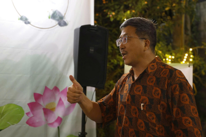 Nhà thơ – nhà thư pháp Yusuf Liu, Malaysia tại Đồi Nghệ sĩ, Việt Nam